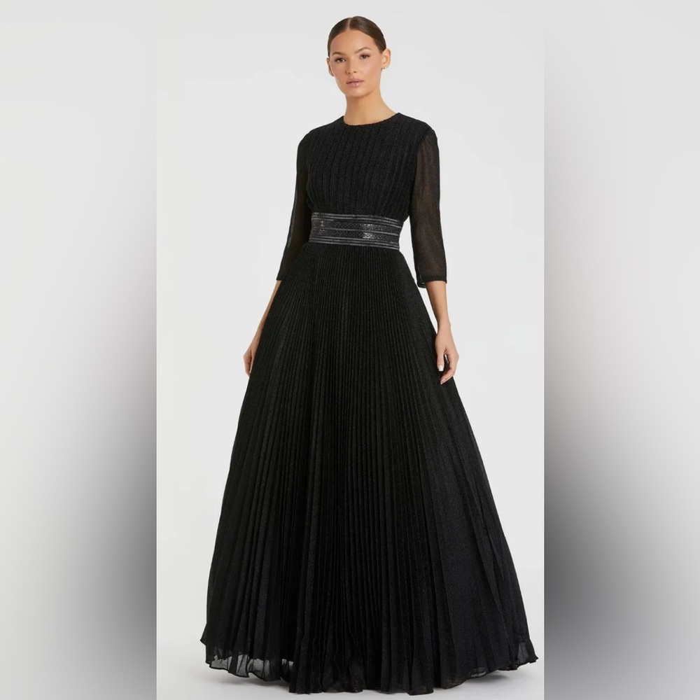 NWT MAC DUGGAL SHIMMERING PLEATED A-LINE 3/4 SLEEVE
BLACK BALLGOWN 30700 SIZE 8